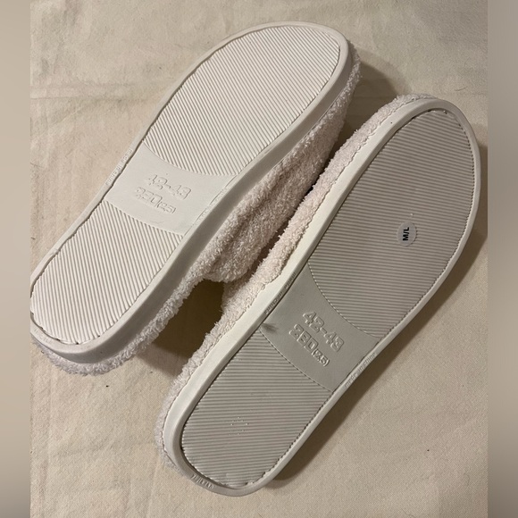 Fuzzy leopard paw slippers sz 9-12 - Picture 4 of 5